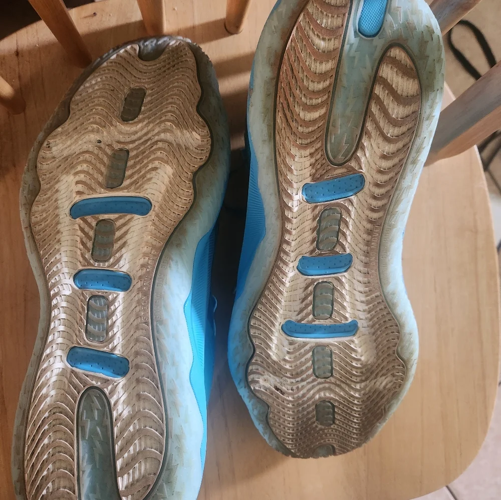 Adidas D.O.L.L.A. Basketball Sneaker - Picture 5 of 6